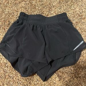 Lululemon black Hotty hots size 0 , 2.5 inch
